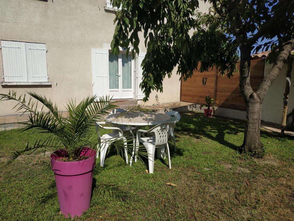 Appart 28M2 Avec Jardin Et Parking Prives, Chambre Separee Milhaud Exterior photo