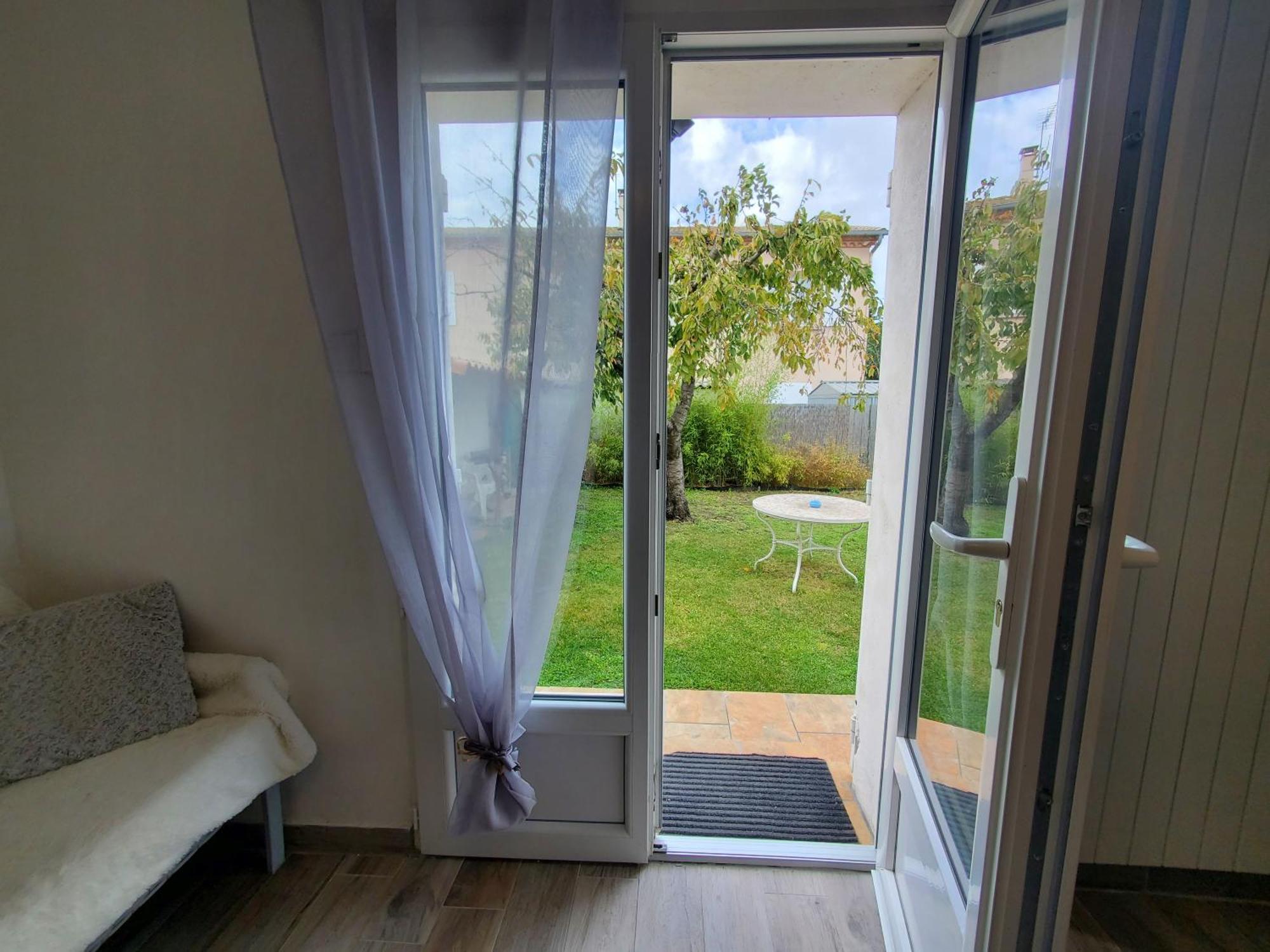 Appart 28M2 Avec Jardin Et Parking Prives, Chambre Separee Milhaud Room photo
